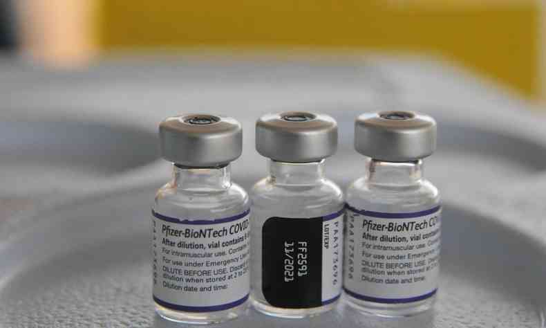 Frascos de vacina contra a COVID