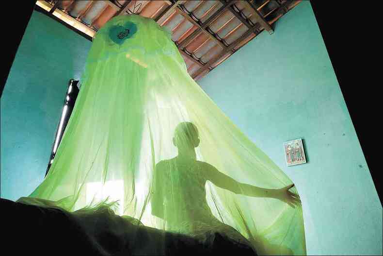 Fotografia O verde e a sombra, do ensaio Mulheres de pedra(foto: ALEXANDRE AUGUSTO/DIVULGAO)