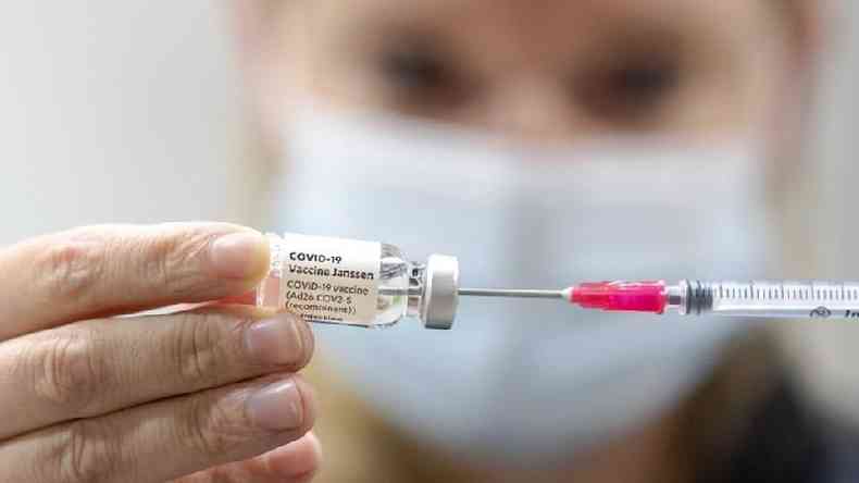 Novos imunizantes doados pelos EUA ao Brasil sero da Janssen ou da Pfizer(foto: EPA)