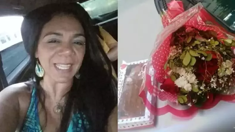 Lindaci Viegas Batista morreu após comer bombons que recebeu de presente; polícia investiga o que causou a morte da mulher(foto: Reprodução/Redes Sociais) Montagem com uma foto de Lindaci à esquerda e, à direita, foto do presente recebido por ela. Lindaci é uma mulher parda, com cabelos lisos e pretos. Ela sorri para a foto e está com uma blusa azul. Na foto ao lado, um buquê de flores, embrulhado em um papel vermelho e uma caixa de bombons.