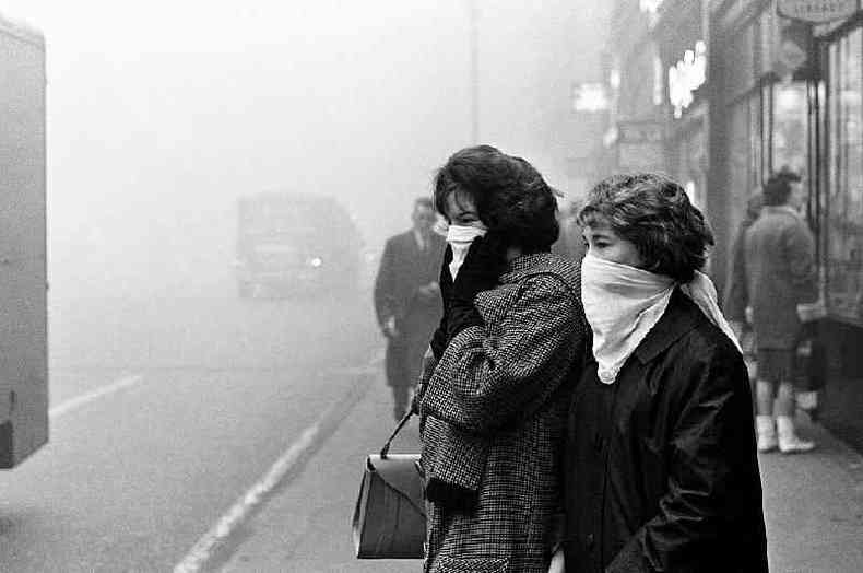 Um dia de poluio em Londres em 1962(foto: Getty Images)