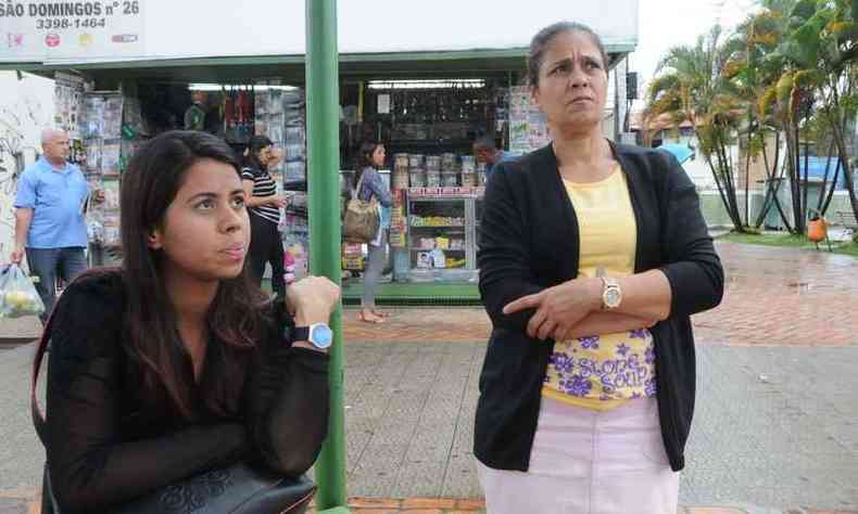 Denise do Nascimento e sua me, Dirceia de Luz, pegam quatro nibus de casa at o trabalho(foto: Paulo Filgueiras/EM/D.A Press)