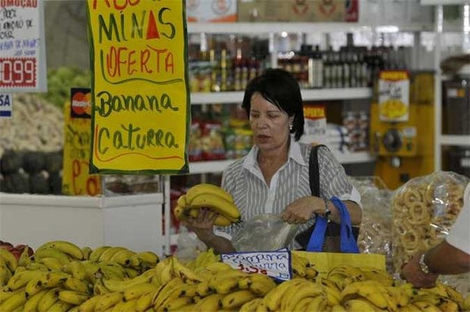 Dieese destaca altas de 35,98% na banana, 25,44% na farinha e 17,93% na batata em BH(foto: Juarez Rodrigues/EM/D.A Press) Dieese destaca altas de 35,98% na banana, 25,44% na farinha e 17,93% na batata em BH(foto: Juarez Rodrigues/EM/D.A Press)