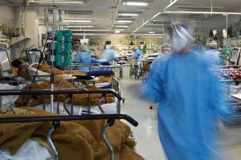 Pacientes infectados pelo COVID-19 no pronto-socorro do hospital Nossa Senhora da Concei��o, em Porto Alegre, em 11 de mar�o de 2021(foto: SILVIO AVILA / AFP)