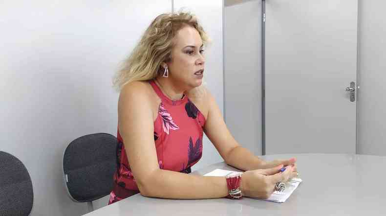 A secretria de Fazenda, Susana Xavier, alerta para o impacto no comrcio local sem o pagamento de salrio dos servidores (foto: Divulgao/PMD)