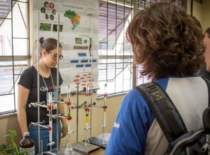 Vários laboratórios aproveitam para expor suas pesquisas e experimentos(foto: Daniel Caminhas/UFMG) Vários laboratórios aproveitam para expor suas pesquisas e experimentos(foto: Daniel Caminhas/UFMG)