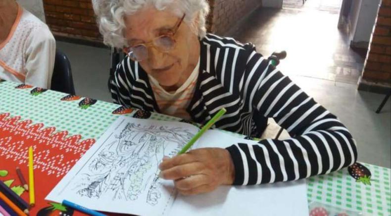 O projeto surgiu como uma alternativa para transmitir alegria e carinho aos mais velhos durante o período de isolamento(foto: Prefeitura de Belo Horizonte/Divulgação) O projeto surgiu como uma alternativa para transmitir alegria e carinho aos mais velhos durante o período de isolamento(foto: Prefeitura de Belo Horizonte/Divulgação)