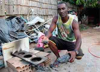 Rogrio dos Santos, de 32 anos, conheceu a semi-escravido na infncia (foto: (Aparcio Mansur/Esp. EM))