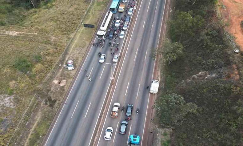 pista do anel rodovirio, onde corpo de homem foi encontrado dentro de carro