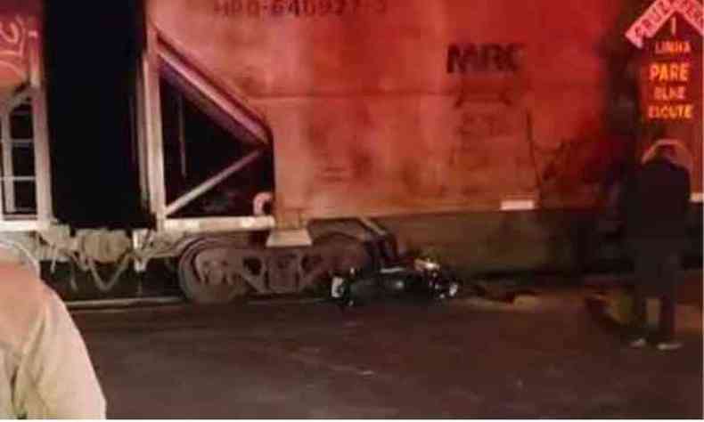 Homem morre atropelado por trem em ferrovia, Goiás