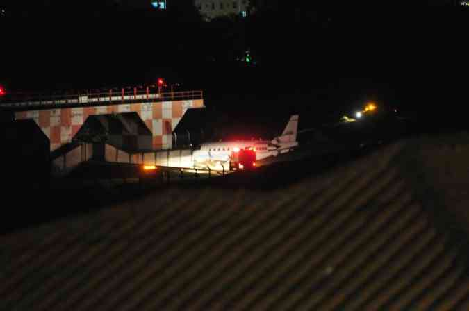 Homem coloca fogo em papéis dentro de avião da Gol que saiu de BH - Gerais  - Estado de Minas