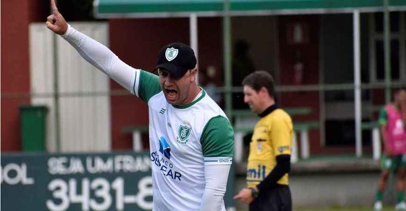 Com a chegada de novos jogadores, o treinador do Coelho espera evolução da equipe, que fez um excelente segundo semestre em 2019(foto: João Zebral /América) Com a chegada de novos jogadores, o treinador do Coelho espera evolução da equipe, que fez um excelente segundo semestre em 2019(foto: João Zebral /América)