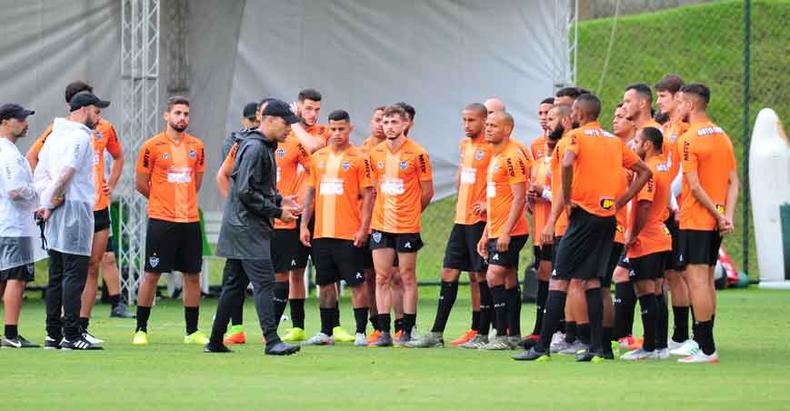 Rafael Dudamel tem escondido os treinos, mas parece já ter o time titular do Atlético na cabeça(foto: Ramon Lisboa/EM/D.A Press) Rafael Dudamel tem escondido os treinos, mas parece já ter o time titular do Atlético na cabeça(foto: Ramon Lisboa/EM/D.A Press)