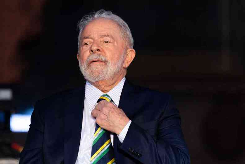 Lula supera Bolsonaro, de acordo com pesquisa de inteno de voto