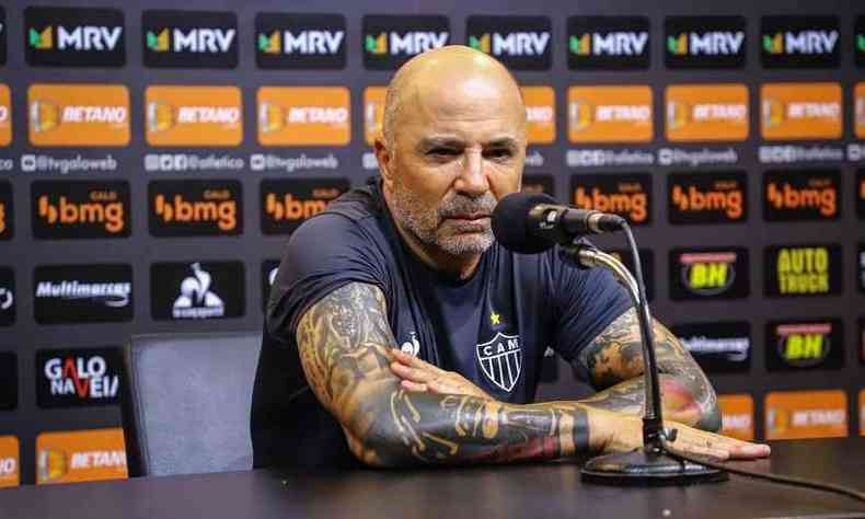 Ao assumir o Atltico, Sampaoli esperava fazer um trabalho de longo prazo, o que pode no se concretizar(foto: Pedro Souza/Atltico)