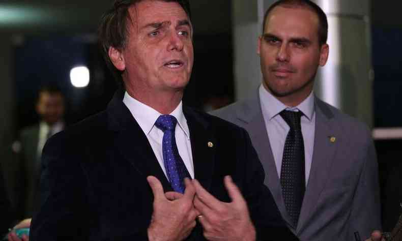 Bolsonaro defendeu a indicao do filho para comandar a embaixada nos Estados Unidos(foto: Fbio Rodrigues PozzebomAgncia Brasil)