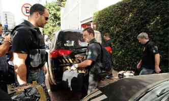 Agentes da PF cumpriram mandado de busca e apreenso em Belo Horizonte na 14 fase da Operao Lava-Jato, no ms passado (foto: Jair Amaral/EM/D.A Press - 19/6/15)