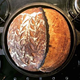 Antes de investir em um forno, Renata Rocha fazia o sourdough na panela(foto: Renata Rocha/Divulgação) Antes de investir em um forno, Renata Rocha fazia o sourdough na panela(foto: Renata Rocha/Divulgação)
