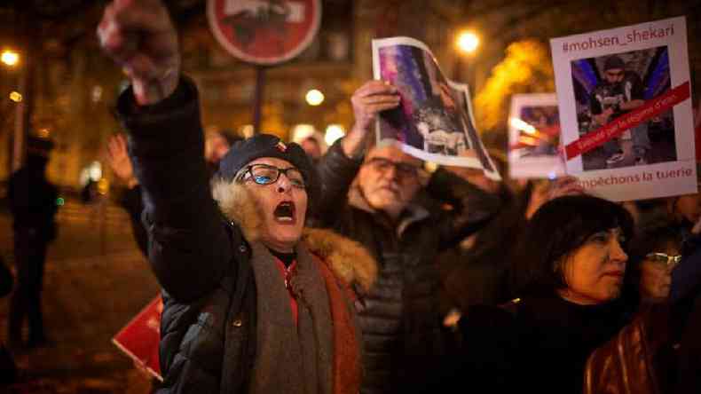 Protesto em Paris contra execues no Ir