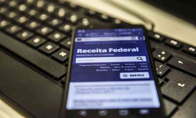 Aparelho de celular mostra o aplicativo usado para fazer a declarao do Imposto de Renda 