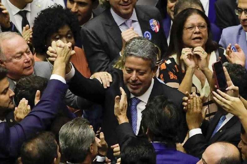 Arthur Lira comemorando reelei��o
