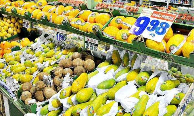Produtos alimentícios in natura tiveram redução de preço de 3,56% no mês e puxaram para baixo o valor das refeições nas residências(foto: Juarez Rodrigues/EM/D.A Press 24/4/16 ) Produtos alimentícios in natura tiveram redução de preço de 3,56% no mês e puxaram para baixo o valor das refeições nas residências(foto: Juarez Rodrigues/EM/D.A Press 24/4/16 )