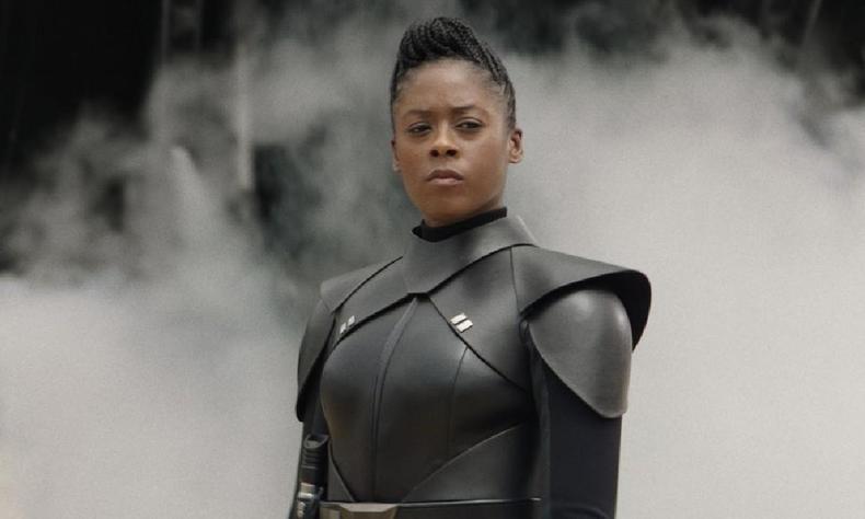 Moses Ingram, que interpreta Reva Sevander na série Obi-Wan Kenobi, foi alvo de ataques racistas(foto: Reprodução/Disney+) Moses Ingram em cena da série Obi-Wan Kenobi