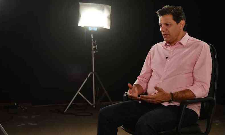 Fernando Haddad assumiu erros econmicos dos ltimos anos de governo Dilma Rousseff(foto: Nelson Almeida/AFP)