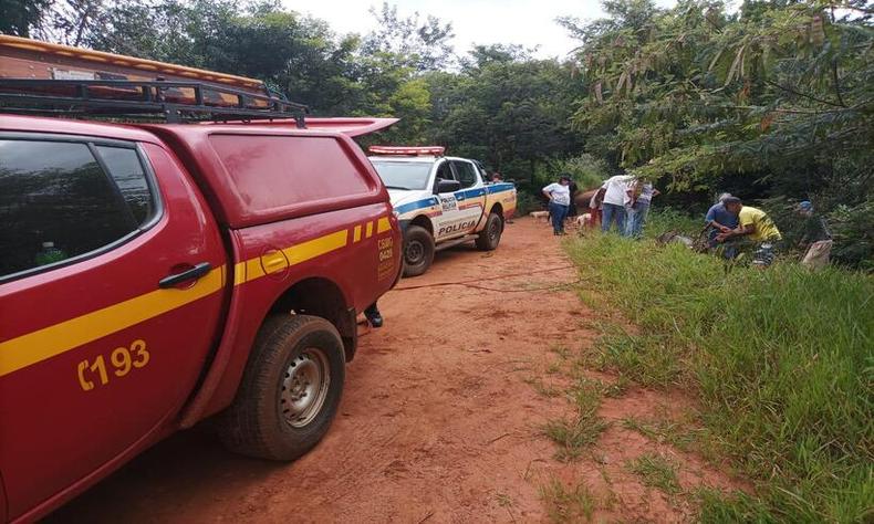 resgate de corpo e moto em ribanceira