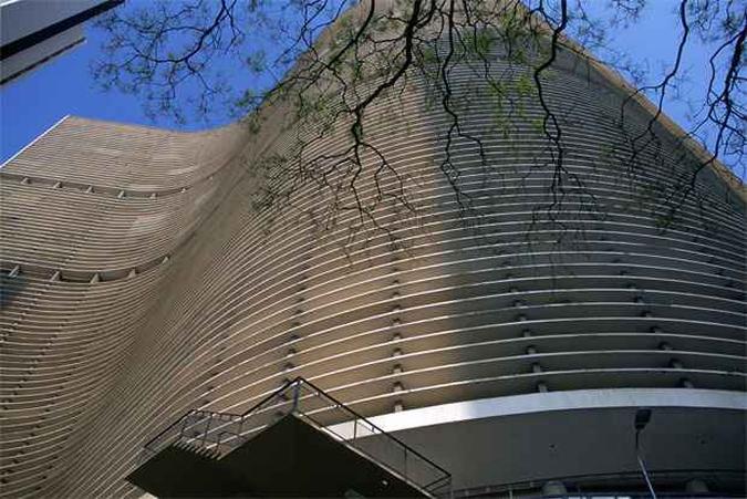 Edifício Copan, em São Paulo, é uma das obras curvas mais famosas do arquiteto (foto: ACERVO ANHEMBI E EVENTOS SAO PAULO 25/08/2003 ) Edifício Copan, em São Paulo, é uma das obras curvas mais famosas do arquiteto (foto: ACERVO ANHEMBI E EVENTOS SAO PAULO 25/08/2003 )
