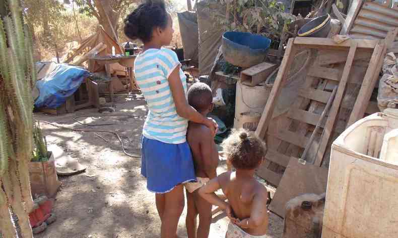 Famlia em situao de pobreza, na cidade de Montes Claros