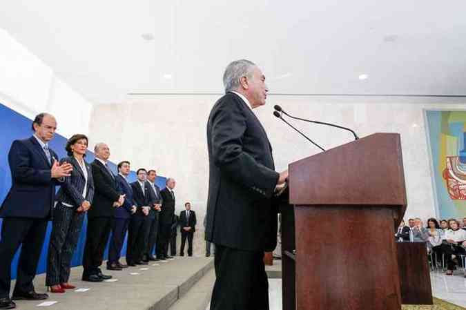 Presidente interino Michel Temer durante cerimnia de posse, no Palcio do Planalto, dos presidentes da Petrobras, dos bancos estatais e de institutos de pesquisa (foto: Beto Barata/PR)