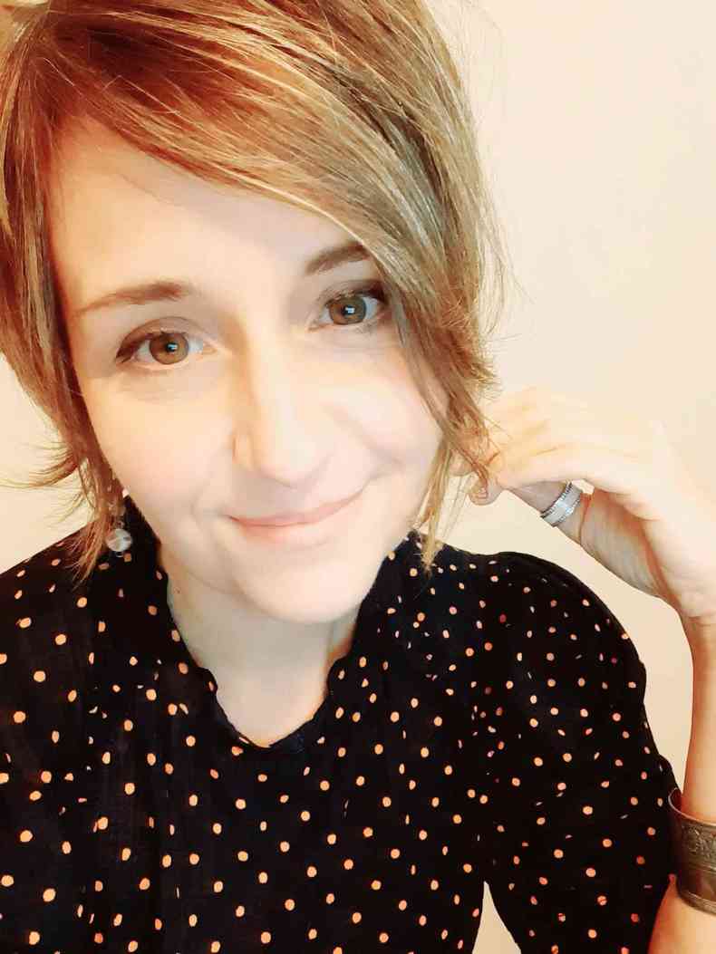 selfie de Prisca Agustoni, com blusa de pois