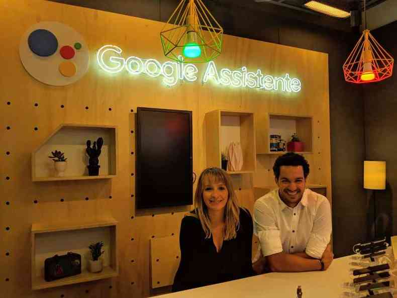 Lauren Pachaly, Head de Marketing do Google Assistente no Brasil, e Andr Barrence, diretor do Google for Startups. Dupla afirma que, at 2020, 50% das buscas do Google sero feitas por comandos de voz