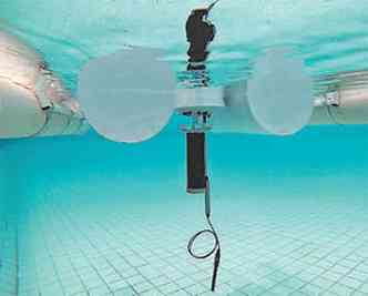 Prottipo HydroNode testado em uma piscina usou sensor afixado em boia-plataforma(foto: DCC/UFMG/Divulgao )