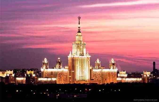 Torre da Universidade de Moscou  uma das mais altas da Europa(foto: Facebook/Reproduo)