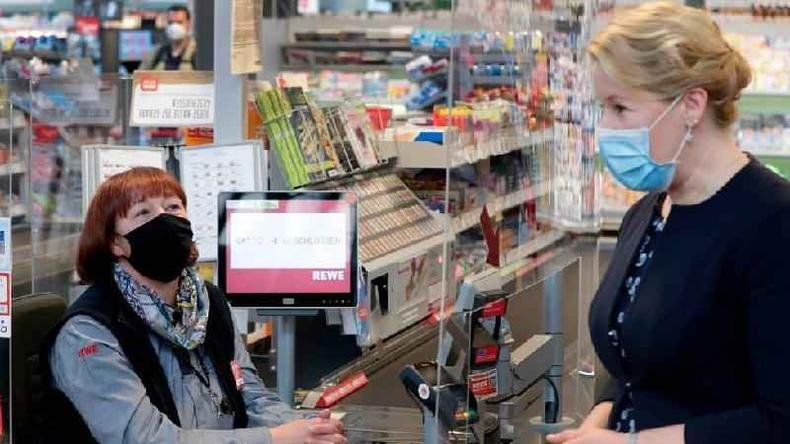 Alemanha recomenda usar m�scaras 'em ambientes onde voc� nem sempre pode manter dist�ncia ou onde h� muitas pessoas'(foto: Getty Images)