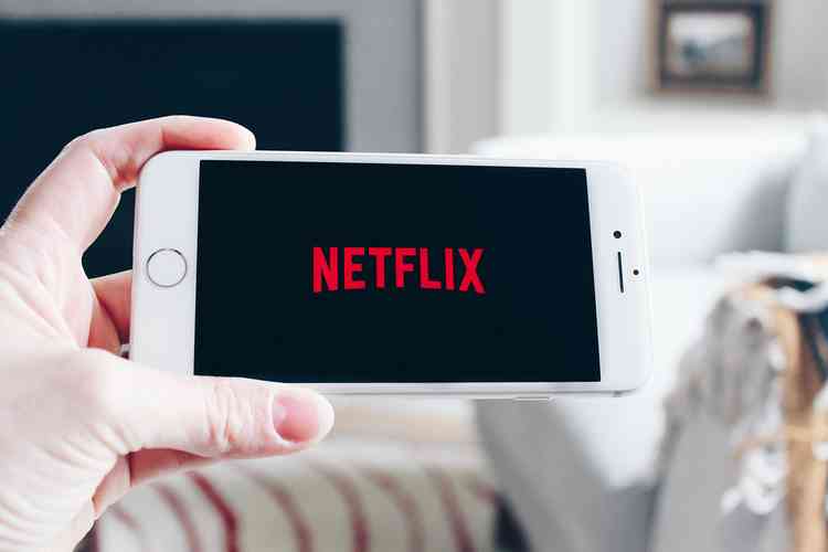 Netflix encerra plano básico no Brasil e aumenta preços de assinatura nos  EUA - Economia - Estado de Minas