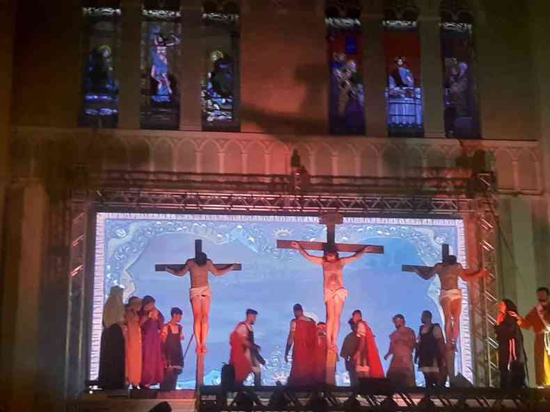  palco com a encenao da Paixo de Cristo 