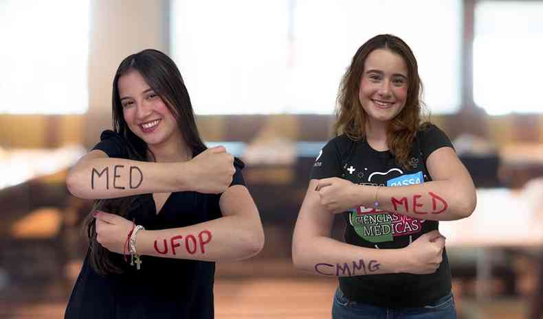 Estudantes de Medicina e ex-alunas do Colgio e Pr-vestibular Determinante, Maria Alice e Elisa Chiari