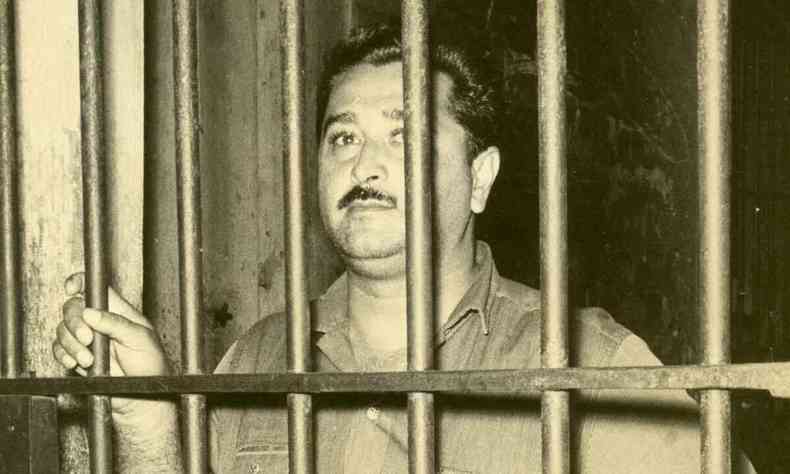 O mdium Z Arig atrs das grades, na cadeia de Conselheiro Lafaiete