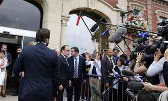 Hollande est no local do ataque, na cidade de Saint-Etienne-du-Rouvray(foto: AFP / CHARLY TRIBALLEAU )