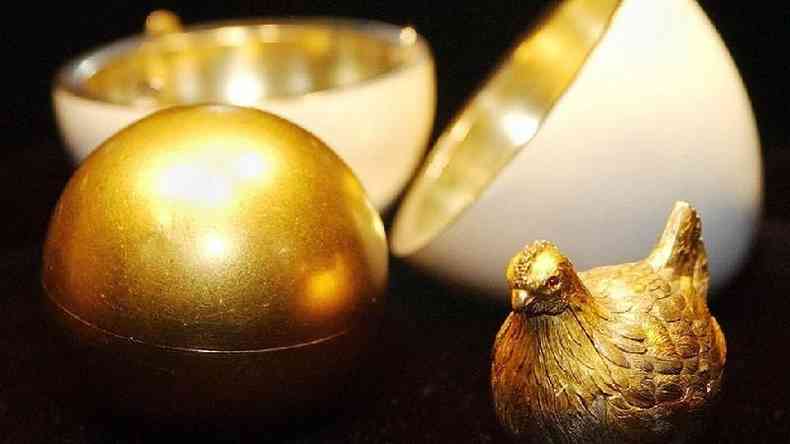 O 'Ovo de Galinha' foi o primeiro ovo feito por Faberg para a famlia real russa