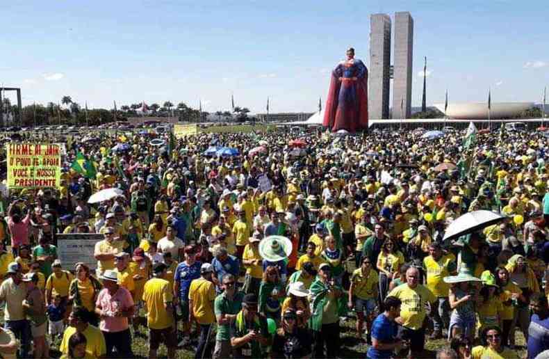 Manifestacao Em Brasilia Tem Super Moro Inflado E Oracoes Para Bolsonaro Politica Estado De Minas