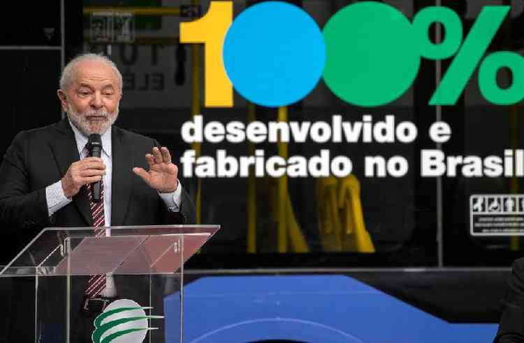 Lula discursando