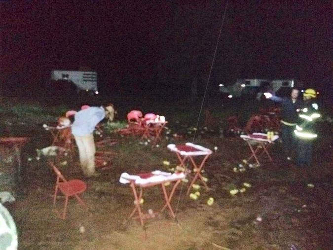 Local onde dezenas de pessoas foram eletrocutadas na Fazenda Dois irmãos, em Iturama, no Triângulo Mineiro(foto: Bombeiros/Divulgação) Local onde dezenas de pessoas foram eletrocutadas na Fazenda Dois irmãos, em Iturama, no Triângulo Mineiro(foto: Bombeiros/Divulgação)