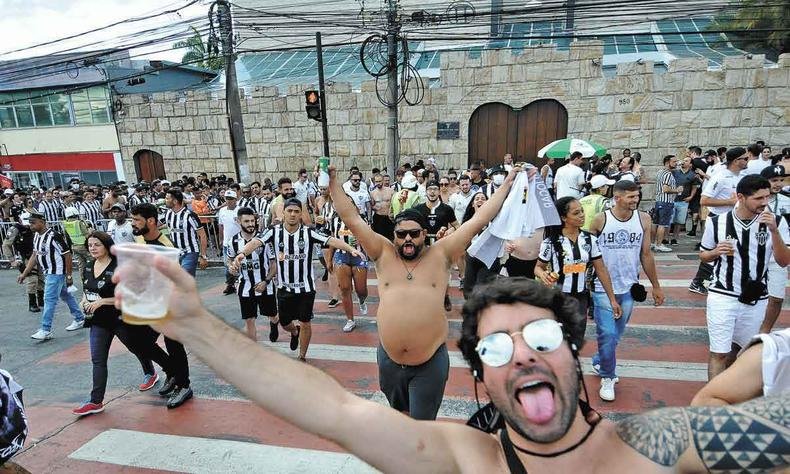 (foto: Túlio Santos/EM/D.A Press ) torcedores do Galo nas ruas de BH