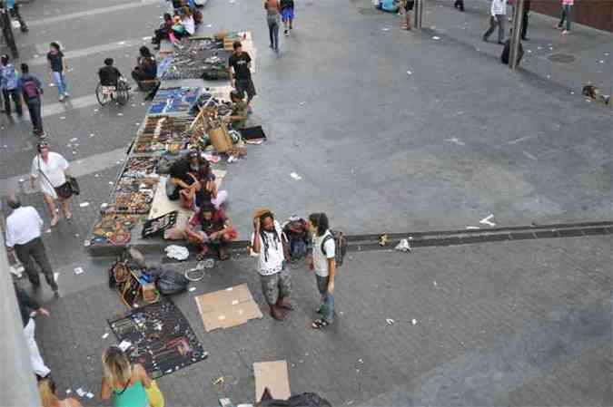 Os expositores que hoje ocupam a Rua Rio de Janeiro vo ter que deixar o espao(foto: Marcos Michelin/EM/D.A Press)