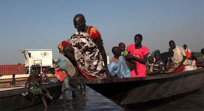 Fam�lias expulsas pelos conflitos em Malakal buscam ref�gio em Bor (foto: REUTERS/Andreea Campeanu )