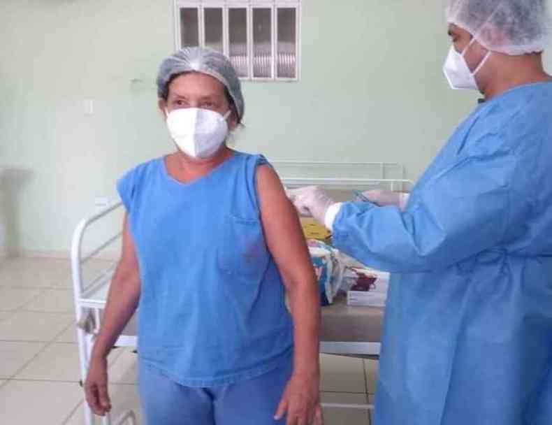 Corpo clnico do hospital onde Snia Andrade trabalha considera limpeza das superfcies preveno essencial contra o novo coronavrus (foto: Divulgao)